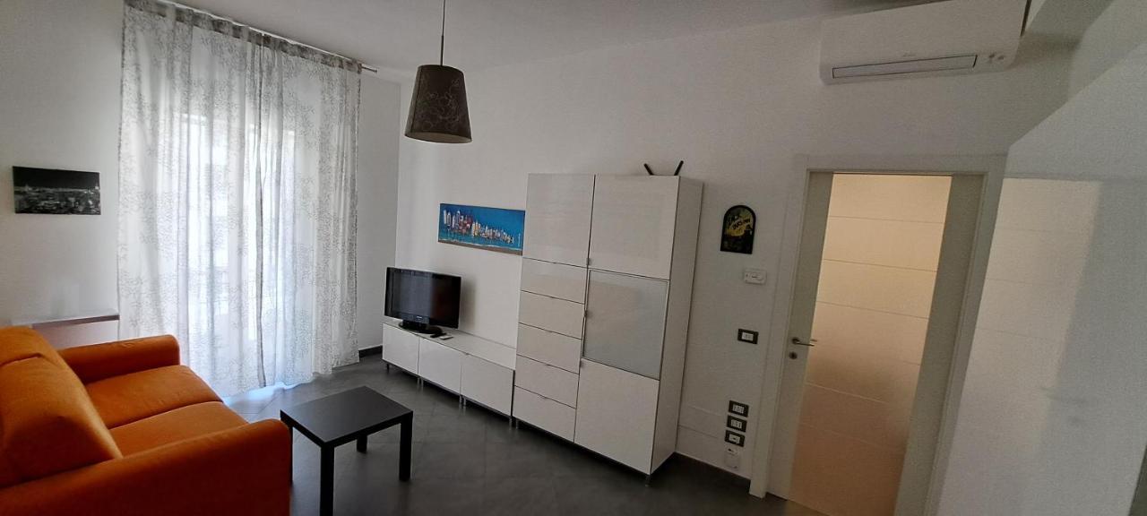 Waterfront Apartment Специя Экстерьер фото
