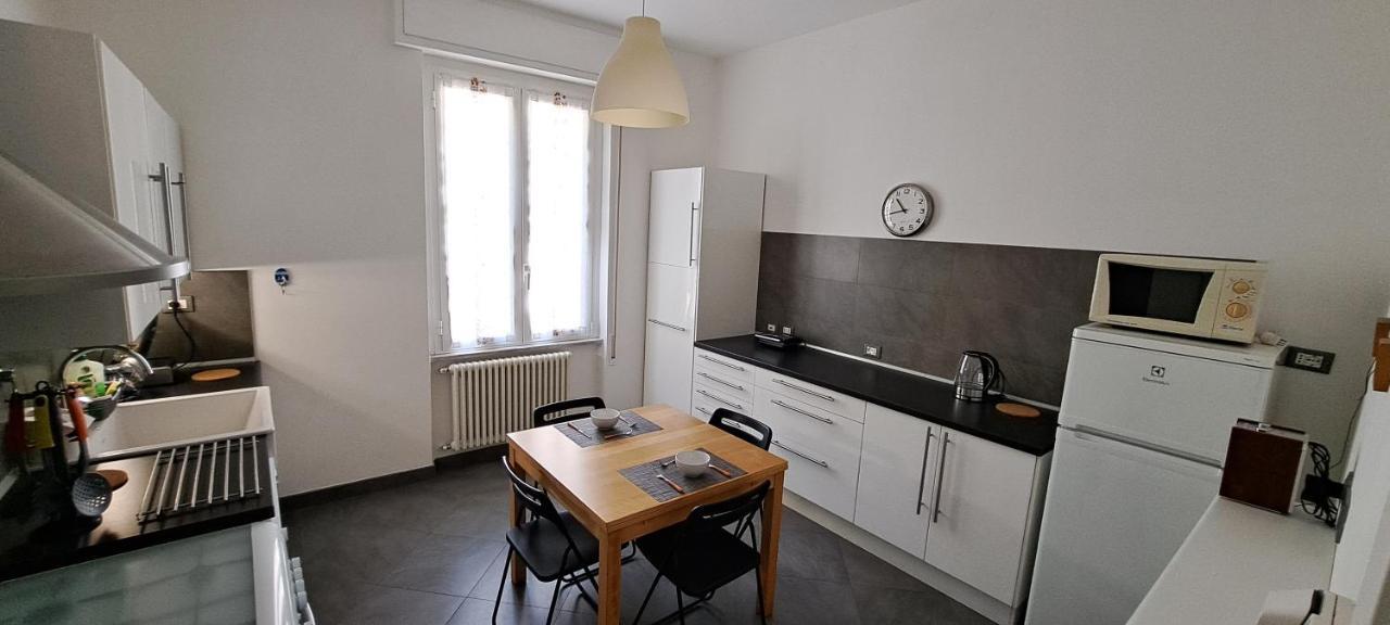 Waterfront Apartment Специя Экстерьер фото